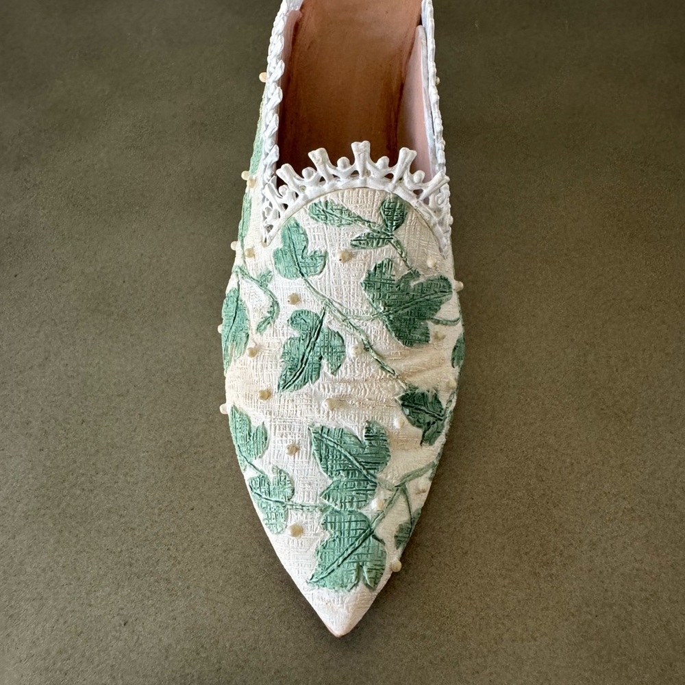 Just The Right Shoe By Raine, Item 25061, Touch Of Lace, COA & Original Box